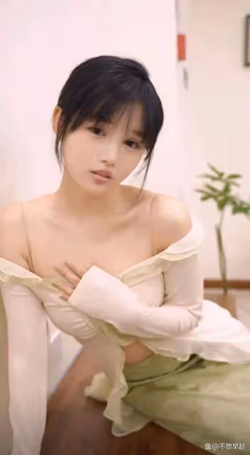 網傳被拘留的三隻羊女主播沫沫，穿衣服很大膽，聲音很誘人