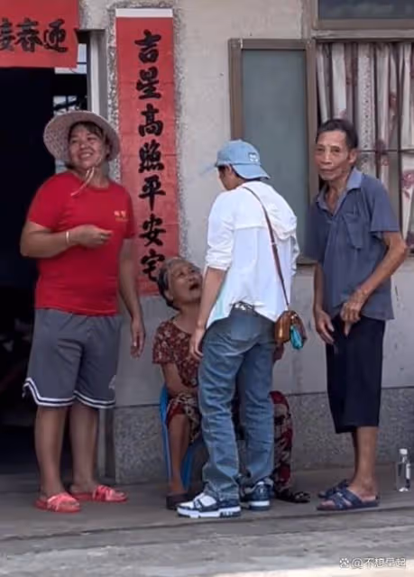 全紅嬋低調回家過中秋,奶奶激動落淚不舍鬆手,邁合村提前大掃除