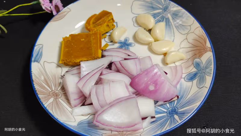 太喜歡這道菜了!隔三岔五就做一次,三種食材一鍋煮,有肉有菜,滋味濃郁