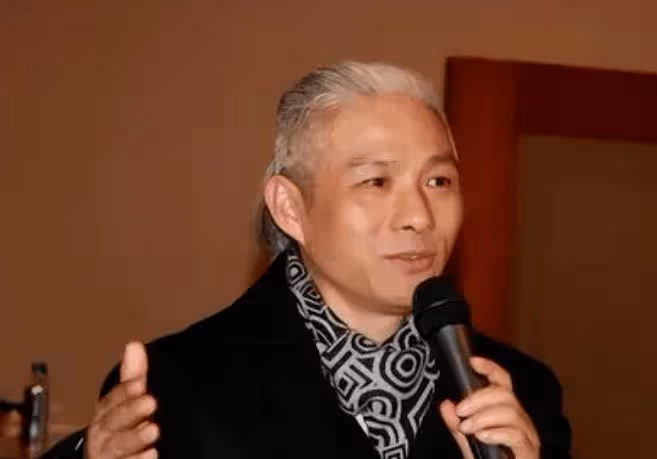 他是春晚歌手,5天賺280萬,卻一夜破產、少年白頭,如今靠賣包子翻身?