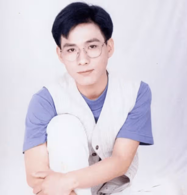 他是春晚歌手,5天賺280萬,卻一夜破產、少年白頭,如今靠賣包子翻身?