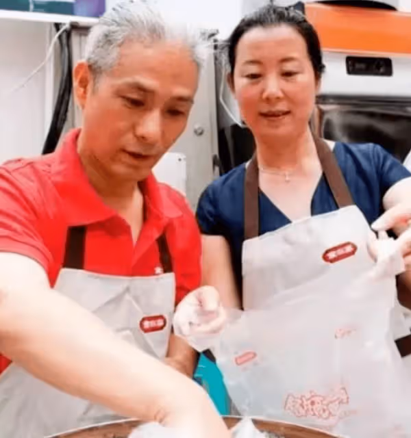 他是春晚歌手,5天賺280萬,卻一夜破產、少年白頭,如今靠賣包子翻身?