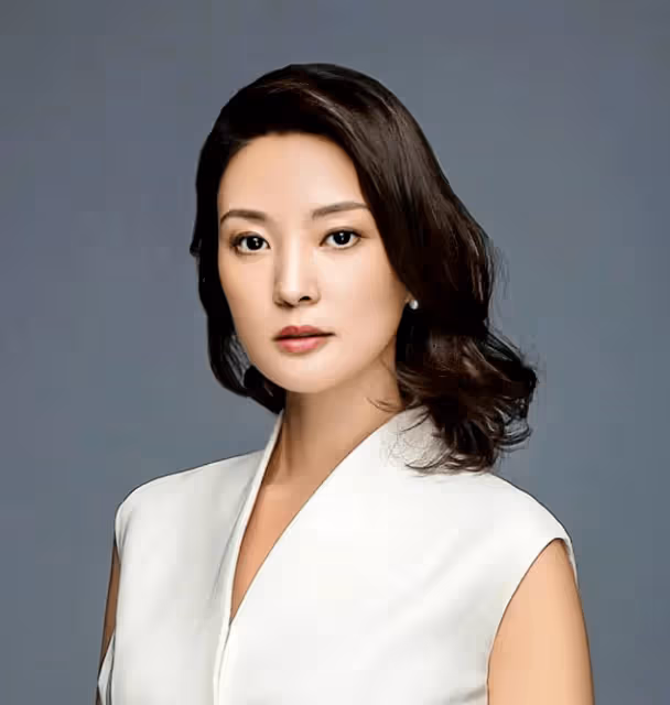 她是央視最坎坷主持人,男友犯罪入獄,後回村做起直播