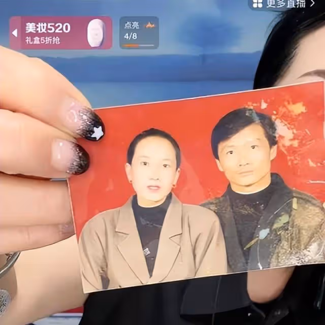 謝廣坤喜得貴子!前妻出席百日宴,28歲三婚妻子首露面撞臉辛芷蕾