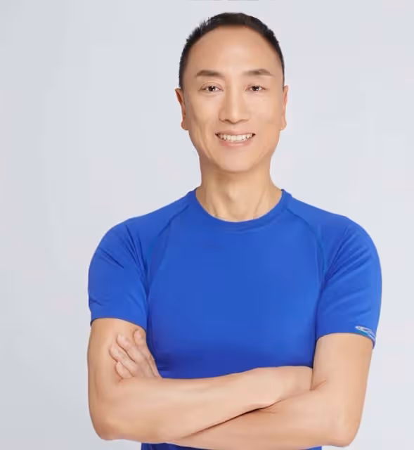香港知名富商突然宣布退網,因妻子病重痛哭,老來得子婚姻幸福
