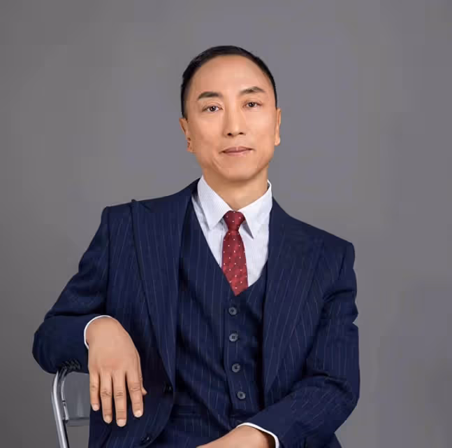 香港知名富商突然宣布退網,因妻子病重痛哭,老來得子婚姻幸福