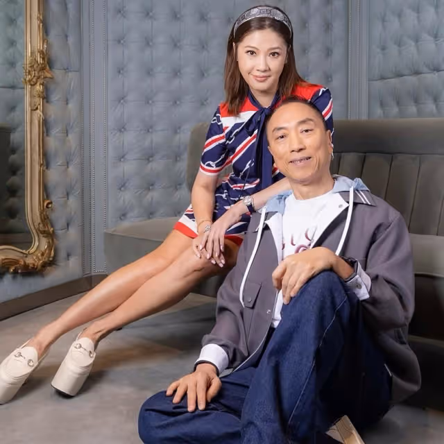 香港知名富商突然宣布退網,因妻子病重痛哭,老來得子婚姻幸福