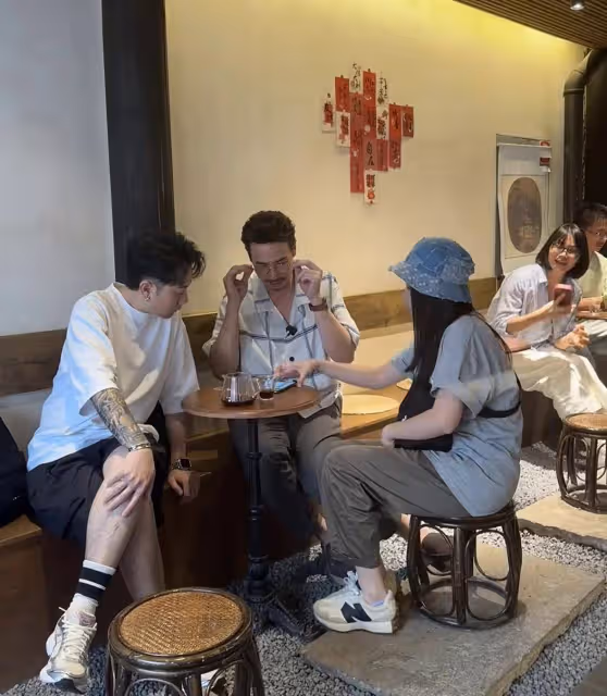 TVB視帝浙江多次被偶遇!本人熱情無架子,開心試吃多種口味月餅