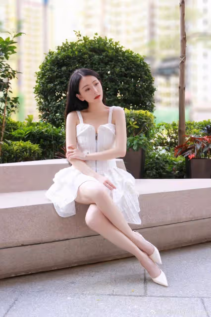 香港性感女星產後曬近況!事業線被指更突出,半年內極速結婚生女