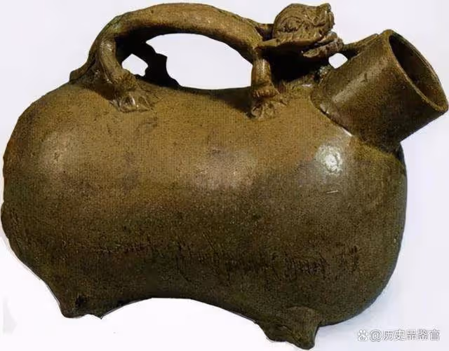 古代「夜壺」口那麼小,女人怎麼用?看完瞬間明白了!