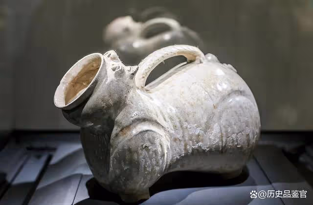 古代「夜壺」口那麼小,女人怎麼用?看完瞬間明白了!