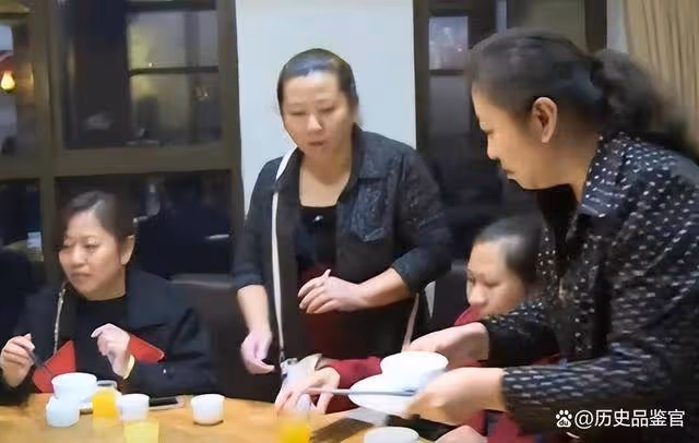2016年,湖南富婆和陌生人「撞臉」,DNA結果一出,發現是雙胞胎