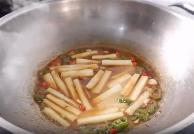 山藥新做法,一道醬汁山藥,入味咸香好吃,簡單靠譜的家常菜