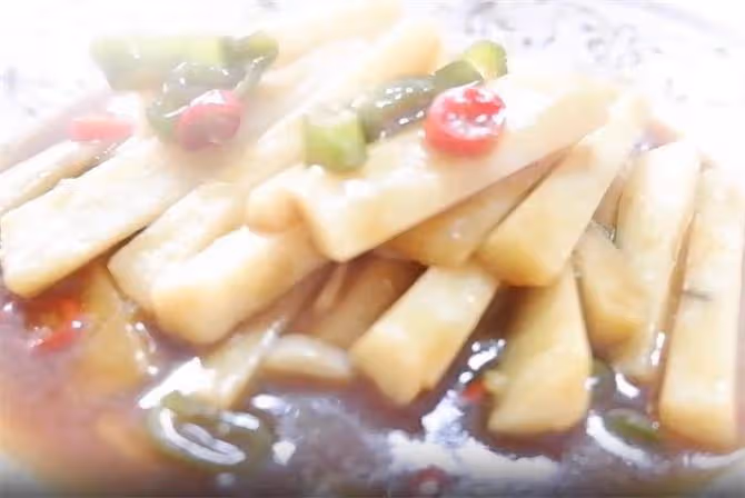 山藥新做法,一道醬汁山藥,入味咸香好吃,簡單靠譜的家常菜