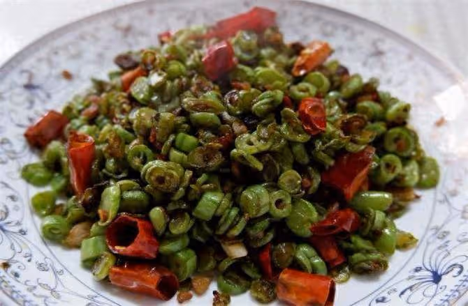 好吃的家常菜乾煸豆角,試試這樣做,營養又入味,給力的下飯菜