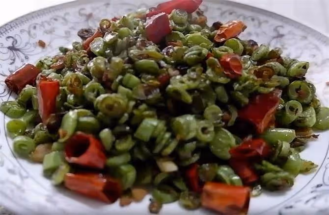 好吃的家常菜乾煸豆角,試試這樣做,營養又入味,給力的下飯菜