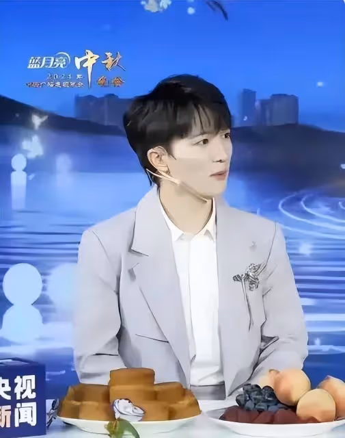 央視中秋晚會：看到節目單後，難掩激動的淚水，該來的都來了