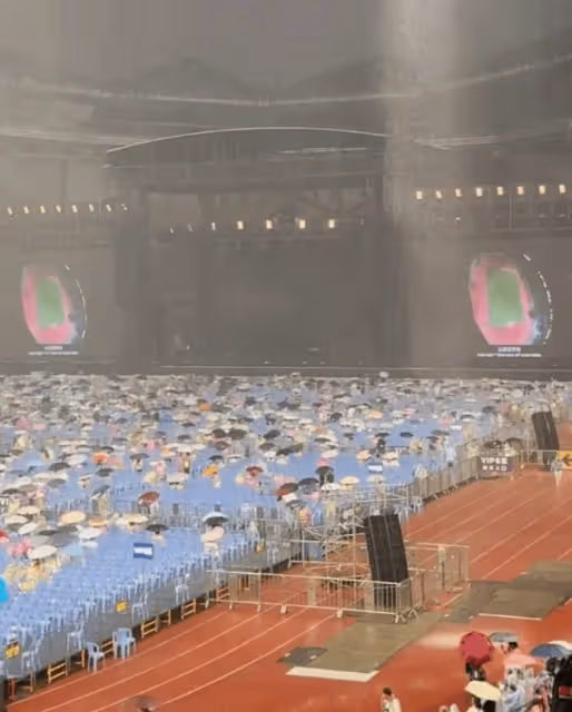 周杰倫深圳演唱會遇大雨,VIP被淋,網友:買最貴的票,淋最大的雨