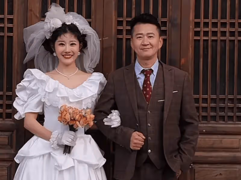 曝李嘉明運城農村擺200桌流水席!婚房曝光太樸素,鍋碗隨地擺放