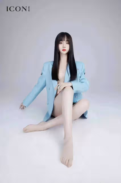 藍心妍各類寫真露出事業線大美腿！​魔鬼身材性感火辣