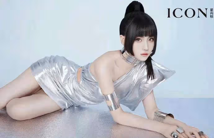 藍心妍各類寫真露出事業線大美腿！​魔鬼身材性感火辣