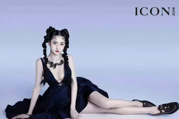 藍心妍各類寫真露出事業線大美腿！​魔鬼身材性感火辣
