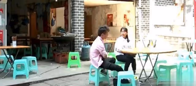 29歲姑娘相親,長相甜美月入15000,相親小伙:你給我爸媽買套房