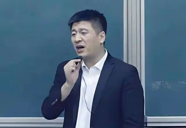 清華「1元白菜湯事件」引熱議,我才終於明白張雪峰為何憤怒?