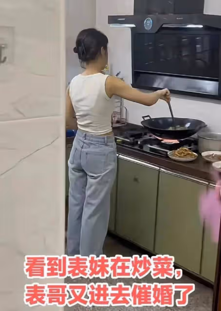 27歲女子在做飯,表哥急得直發愁:長這麼漂亮,為啥嫁不出去?