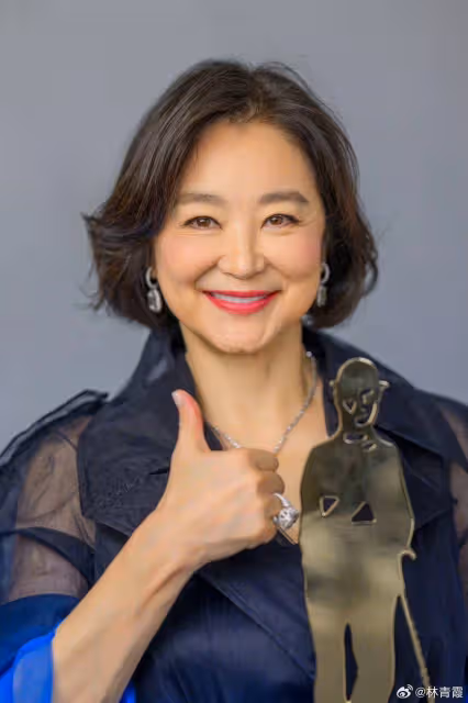 69歲林青霞再獲大獎!撞傷肋骨後久違現身,身材圓潤氣質動人