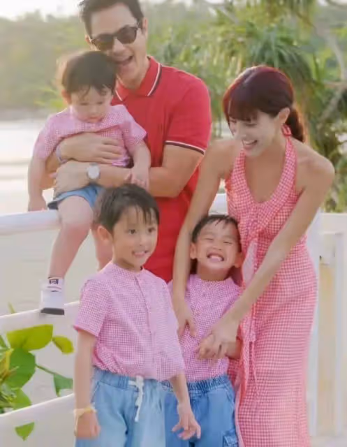 TVB視帝夫妻出國度假,小嬌妻素顏抗打,心情大好懶理不利傳聞