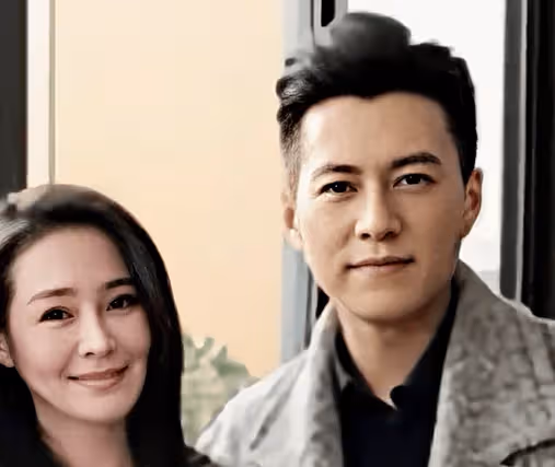 她是唯一降得住靳東的女人,一張高清照曝光,兩人關係沒那麼簡單