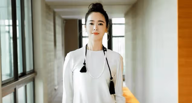 出道前是體操運動員,與大20歲的丈夫結婚,她是娛樂圈另類的明星
