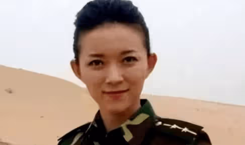 她是中國最漂亮女將軍,24歲成國家一級演員,卻嫁給了「勞改犯」