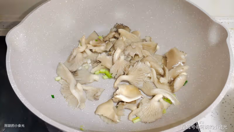 秋天吃魚不如吃它,幾塊一斤的菜中上品!煮一碗鮮湯,鮮滑不膩、喚醒胃口