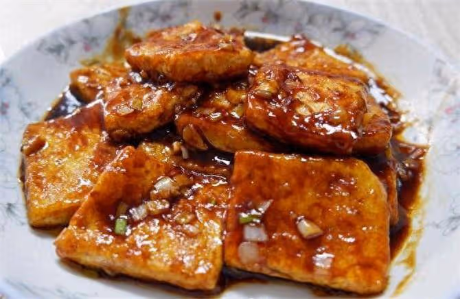 豆腐這樣做,醬香濃郁,豆腐入味濃香,每一口都很下飯,收藏了