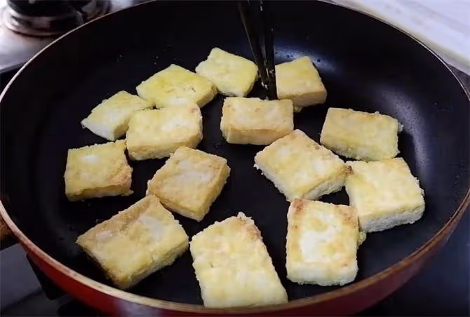 豆腐這樣做,醬香濃郁,豆腐入味濃香,每一口都很下飯,收藏了
