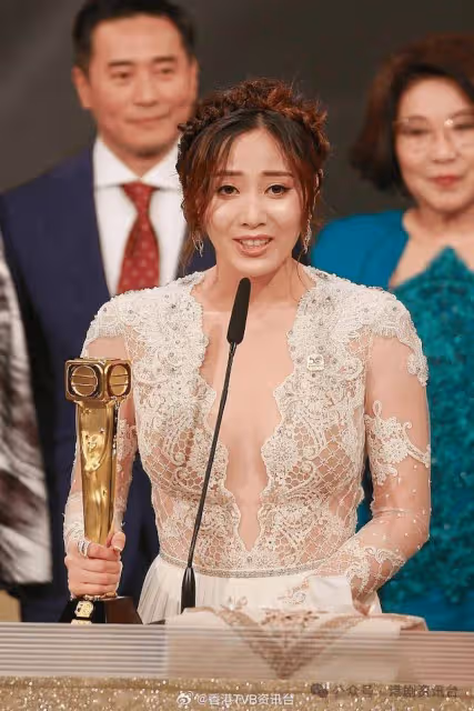 奪「最佳女配角」得獎感言惹風波!廣東話不好累吳卓羲無辜遭殃