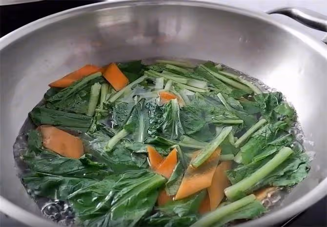 小白菜不要炒了,簡單的涼拌小白菜,脆爽好吃,實用靠譜家常菜