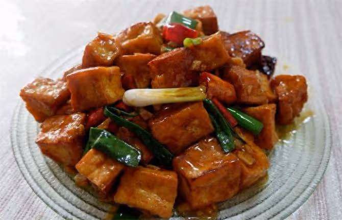 蒜香豆腐新做法,豆腐蒜香濃郁,外酥里嫩,吃著香辣過癮,先收藏