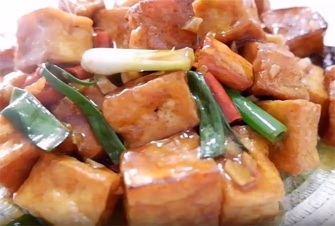 蒜香豆腐新做法,豆腐蒜香濃郁,外酥里嫩,吃著香辣過癮,先收藏