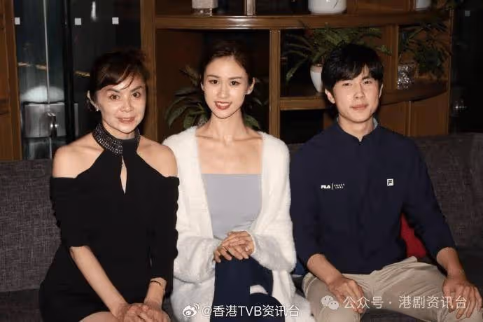 香港小姐2024丨倪樂琳獲媽咪擁抱賀奪冠食月餅慶祝 梁嘉瑩灑淚感謝靚家姐陪減肥