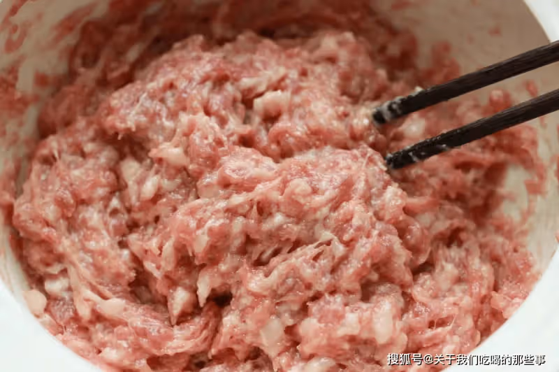 煮「肉丸湯」時,水開下鍋是大錯!教您正確做法,肉丸個個不散