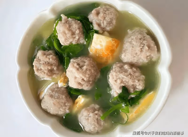 煮「肉丸湯」時,水開下鍋是大錯!教您正確做法,肉丸個個不散