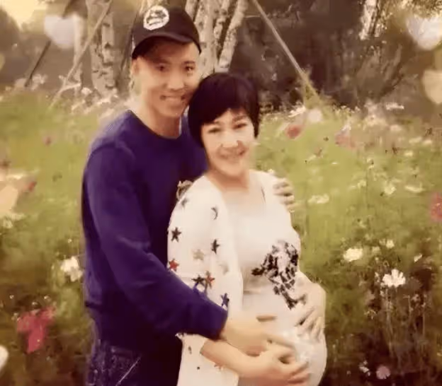 33歲成名，35歲因拍戲墜馬癱瘓，懷孕女友不離不棄，遺憾未辦婚禮