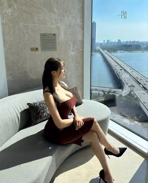 兩性關係:女人喜歡這3種強制行為,大膽的去做吧,她會愛上你的