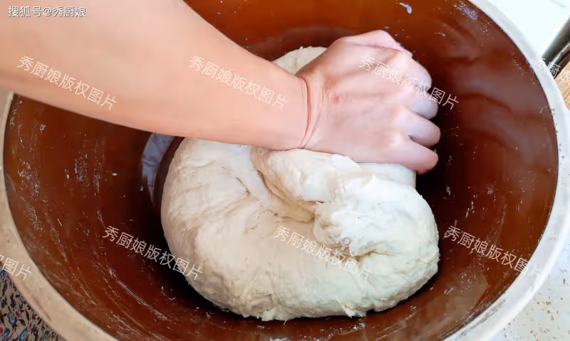 快速發麵有訣竅,饅頭房老師傅教我一招,冬天也能快速發滿盆