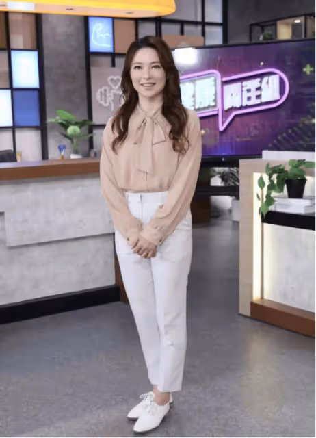 TVB前女星自認與社會脫軌,否認婚內出軌,與視帝前夫關係友好,離婚後著急賺錢交租