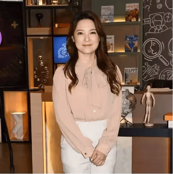 TVB前女星自認與社會脫軌,否認婚內出軌,與視帝前夫關係友好,離婚後著急賺錢交租