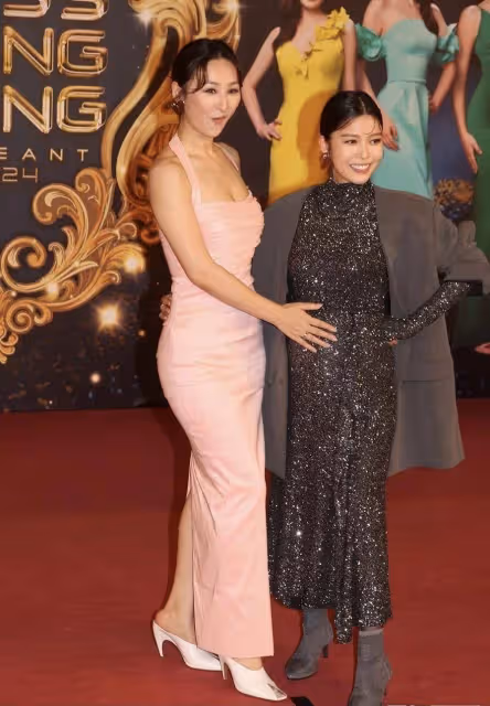 TVB實力女星現身港姐決賽!挺孕肚踩高跟鞋,上月宣布懷二胎